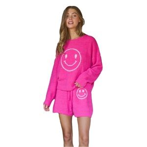 52. Women’s Pink Lightweight Cozy Smiley Print Longsleeve Top W/ Short Set NWT